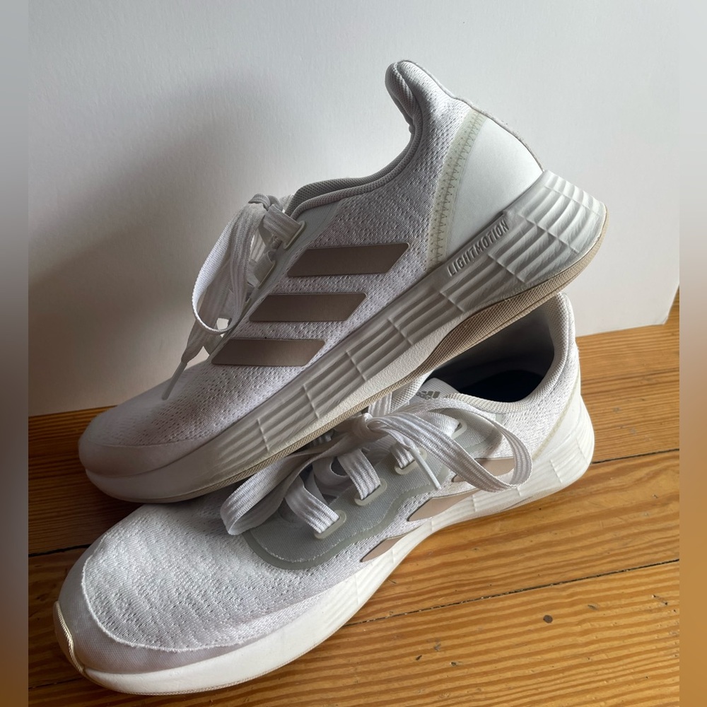 White Adidas size 9 Tennis Shoes